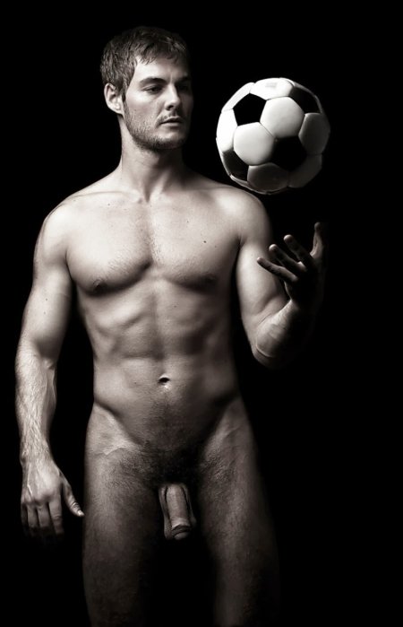 Naked famous football players