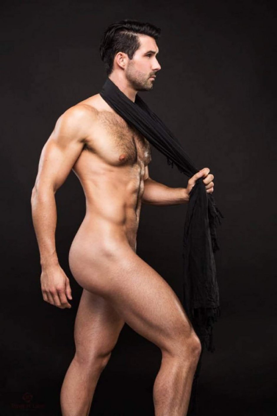 Голый мужчина в полный рост