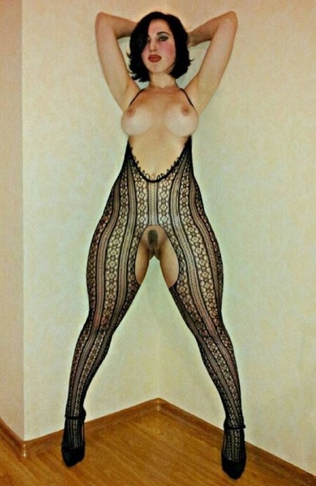 Girls with curvy hips nude