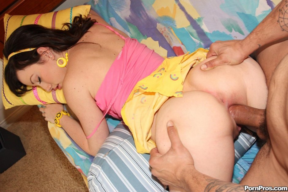 Трах с пьяной спящей девкой.