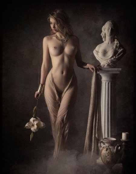 Naked beautiful aristocrats