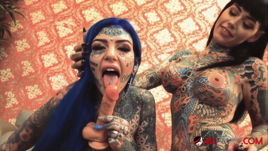 Татуированную Эмбер люк sex