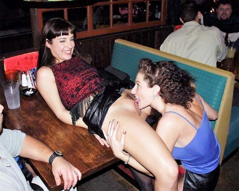 Кунилингус в общественном месте