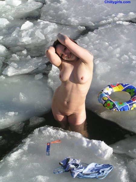 Girls naked swim in the snow