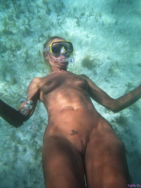 Nikky Thorne naked diving