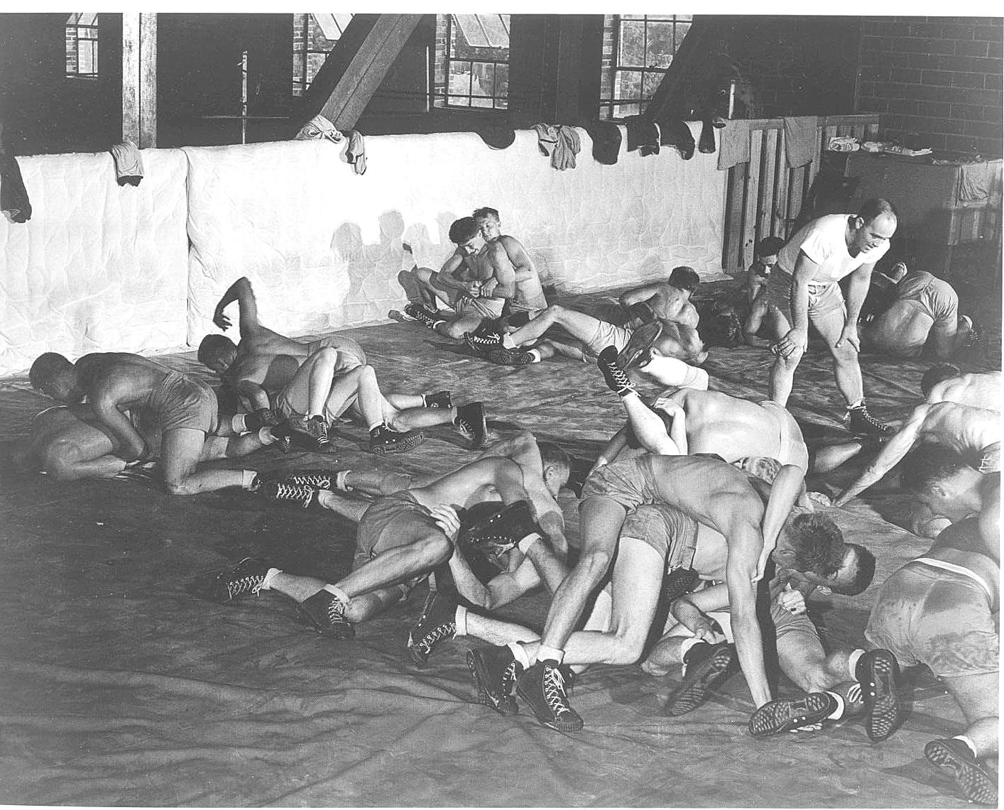 голый женщины в концлагере фото 19