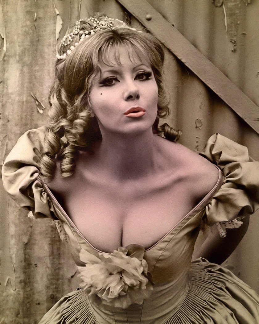 Ингрид Питт актриса фото