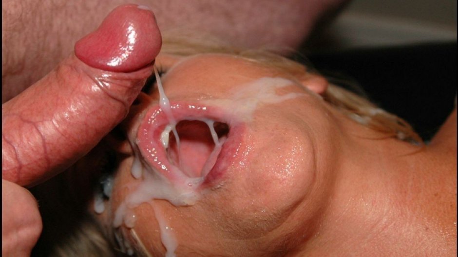 Кончает в ротик крупным планом