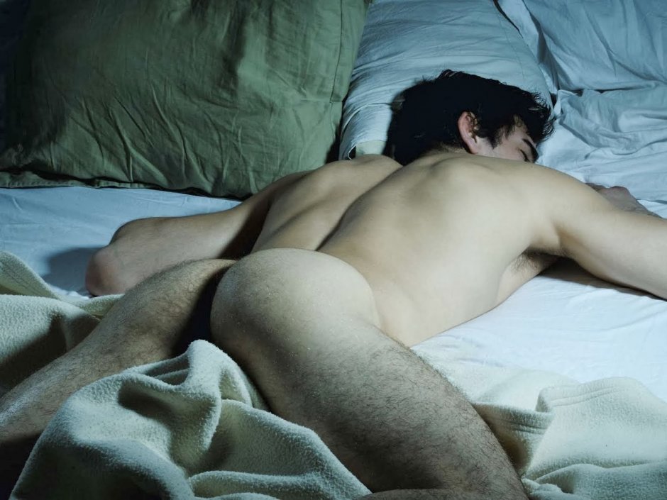 Спит голый гей порно видео. Смотреть гей видео Спит голый или скачать на телефон на сайте Gaychik