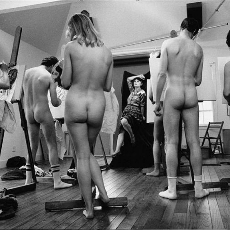 Голые мужчины одетые женщины