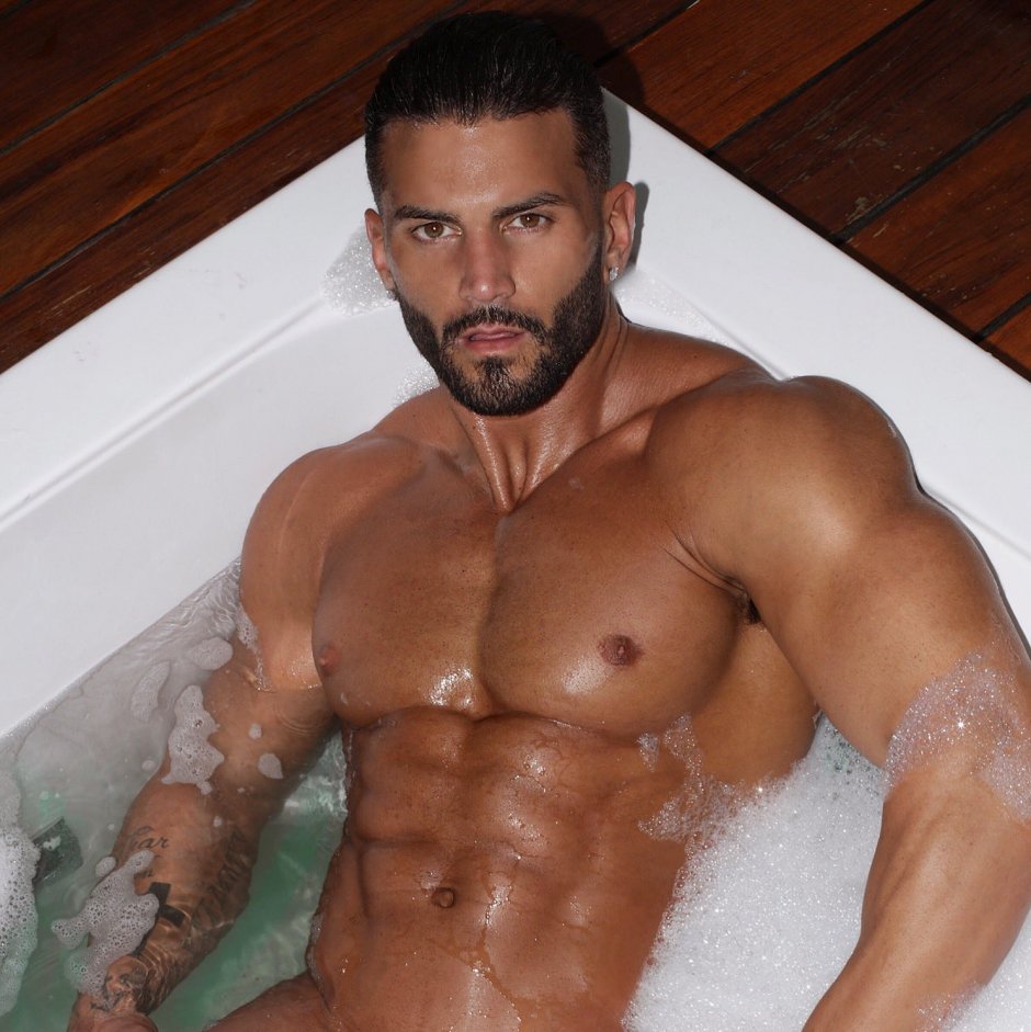 Leo Giamani членleo giamanileo Giamani bulge