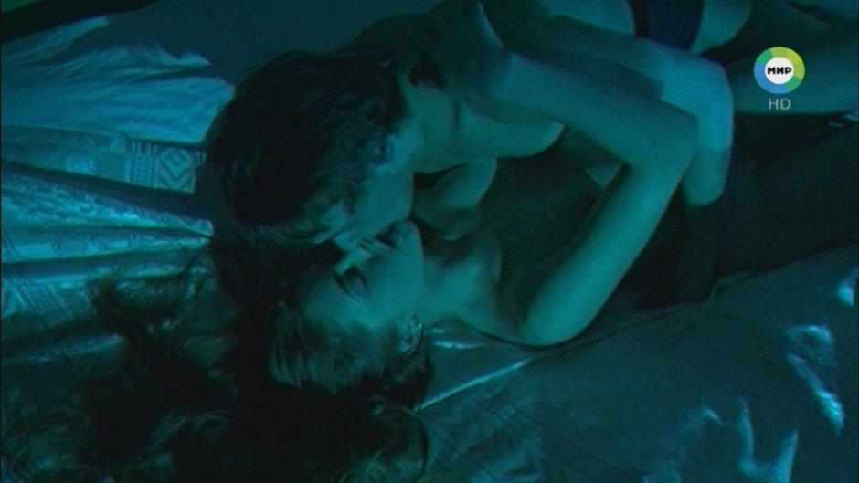 Голая Bretona раздевается