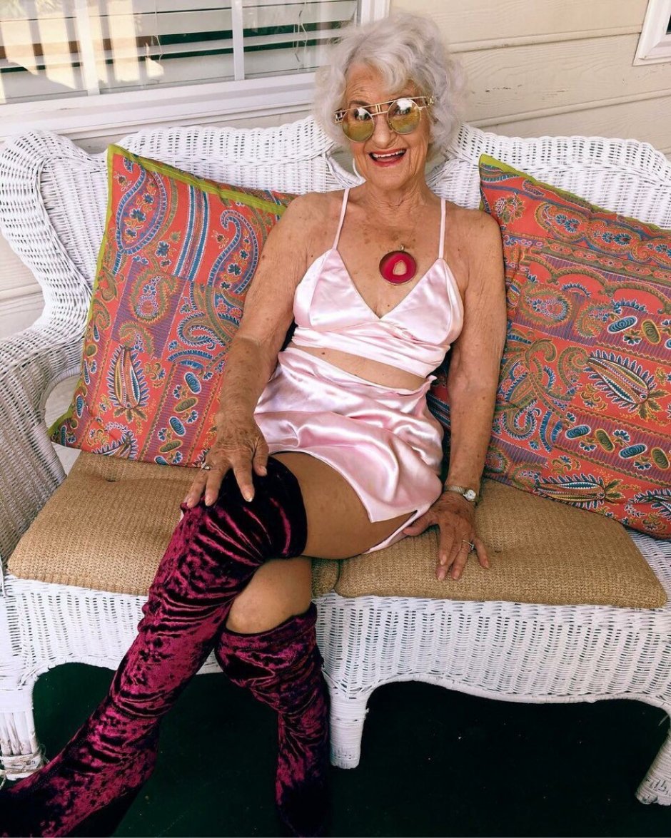 Фотосессия голых бабушек