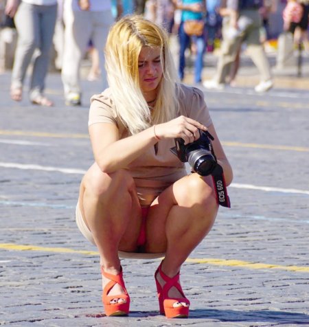 Girls squatting without panties