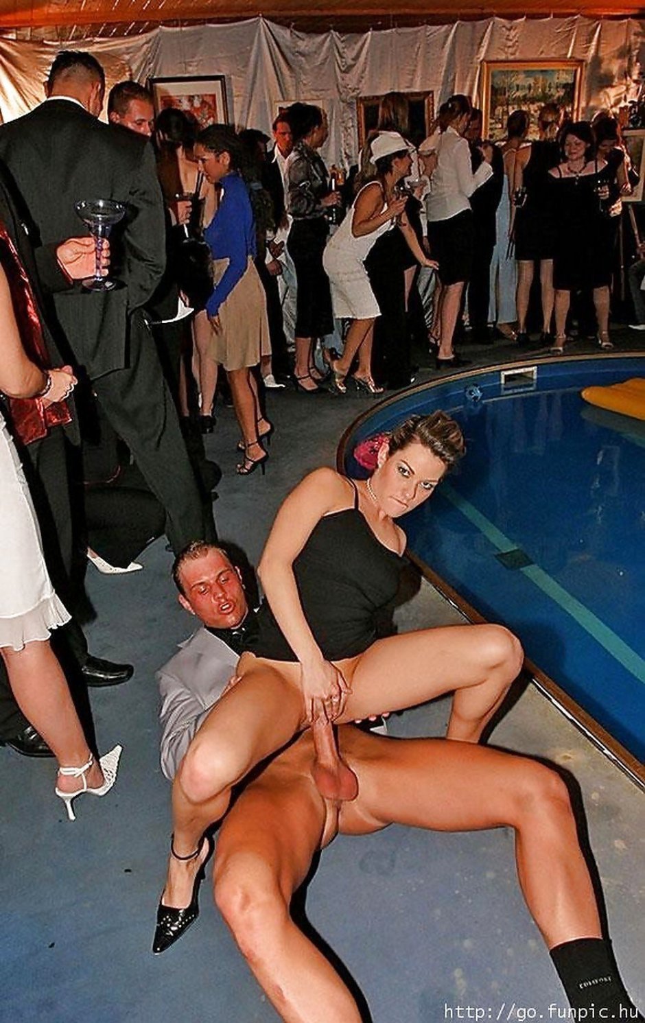 Секс прилюдно