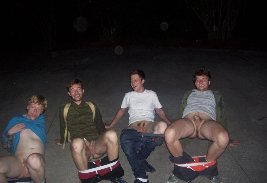 Голые женщины на дискотеке