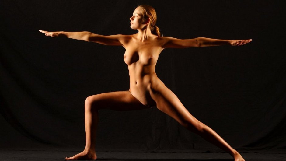 Красивые голые танцовщицы