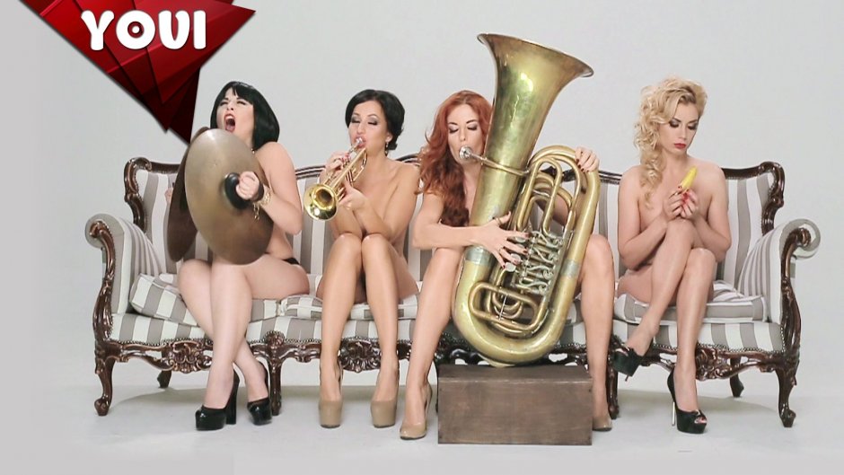 Солистки группы Пающие трусы