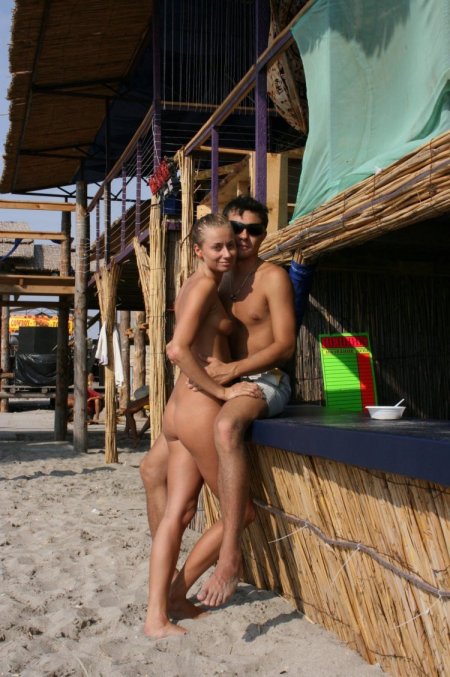 Girls undress on Kazantip