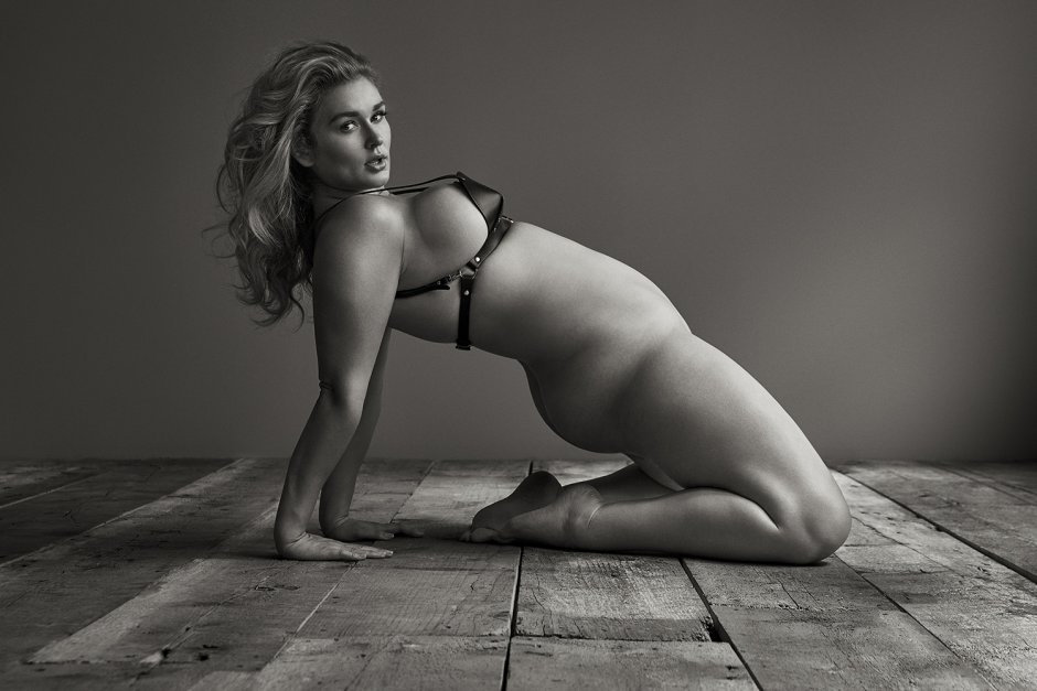 Модель Plus-Size Эшли Грэм nude