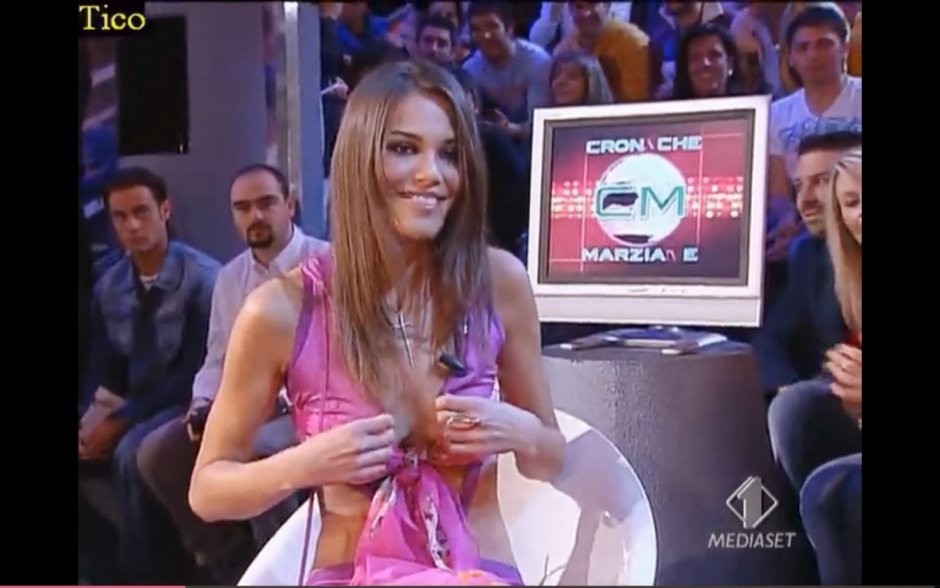 Засветила грудь в прямом эфире