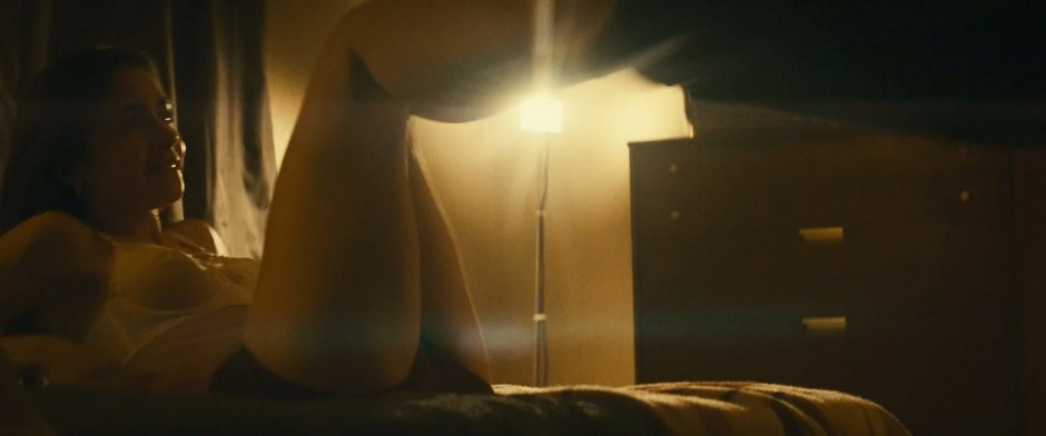 Голая лили коллинз