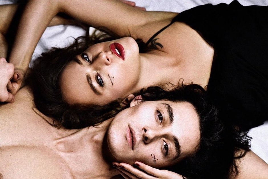 Аглая Тарасова в купальнике в фильме