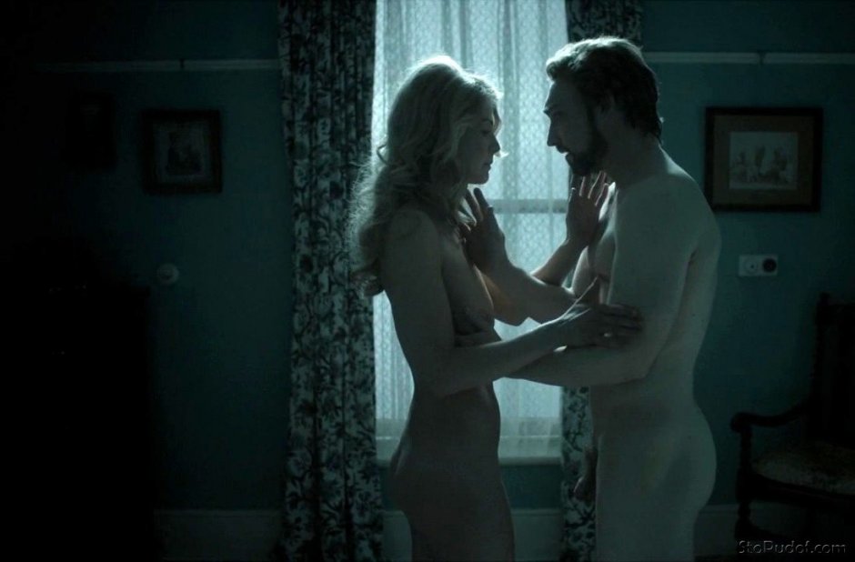 Розамунд Пайк nude в фильмах