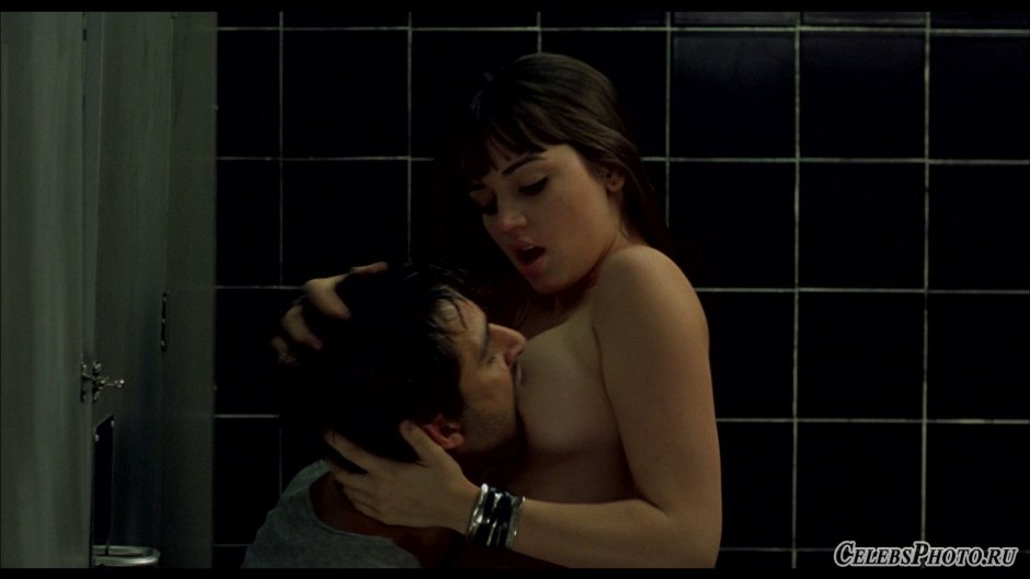 Голая ана де Армас в фильме ночной портье
