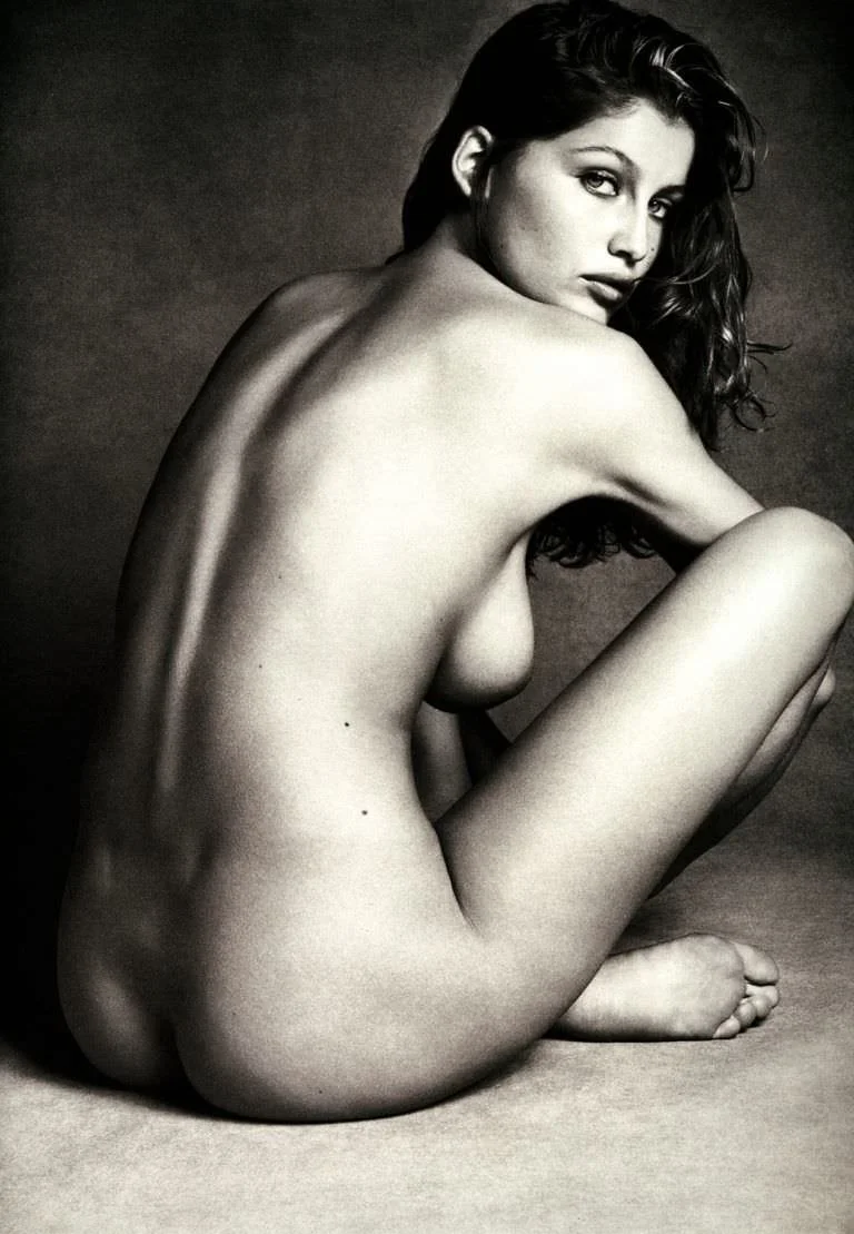 Элегантные голые женщины