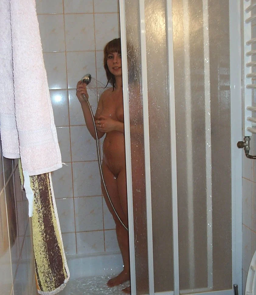 Малена Морган голая в душе