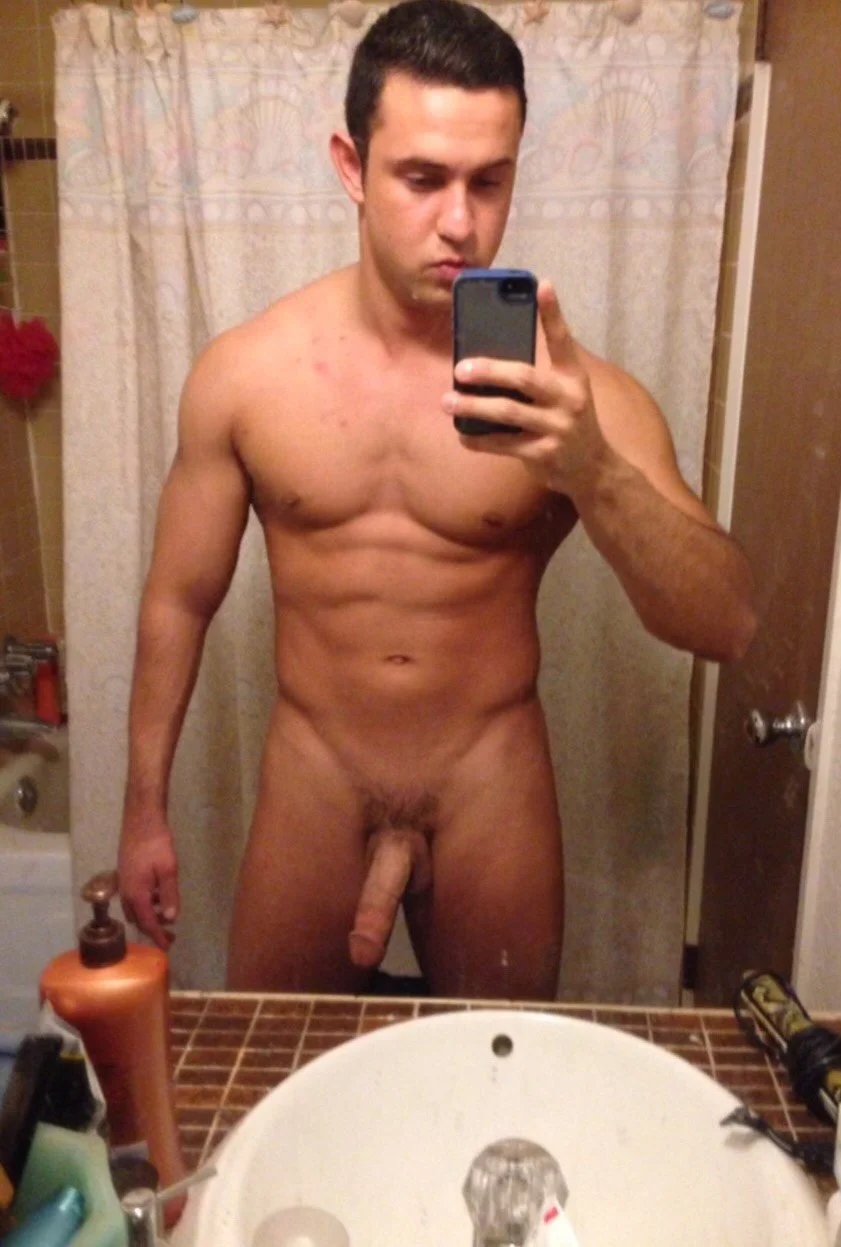 Красивые мужчины голышом