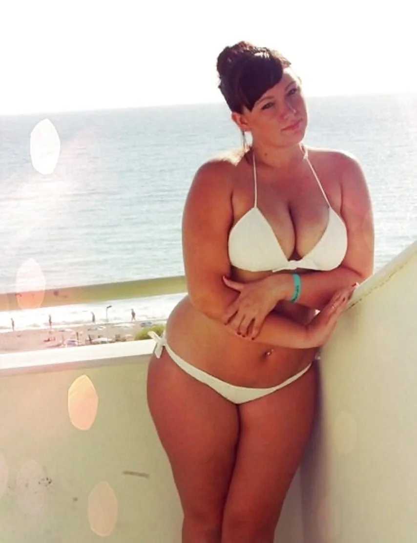 Толстушки пышки в купальниках