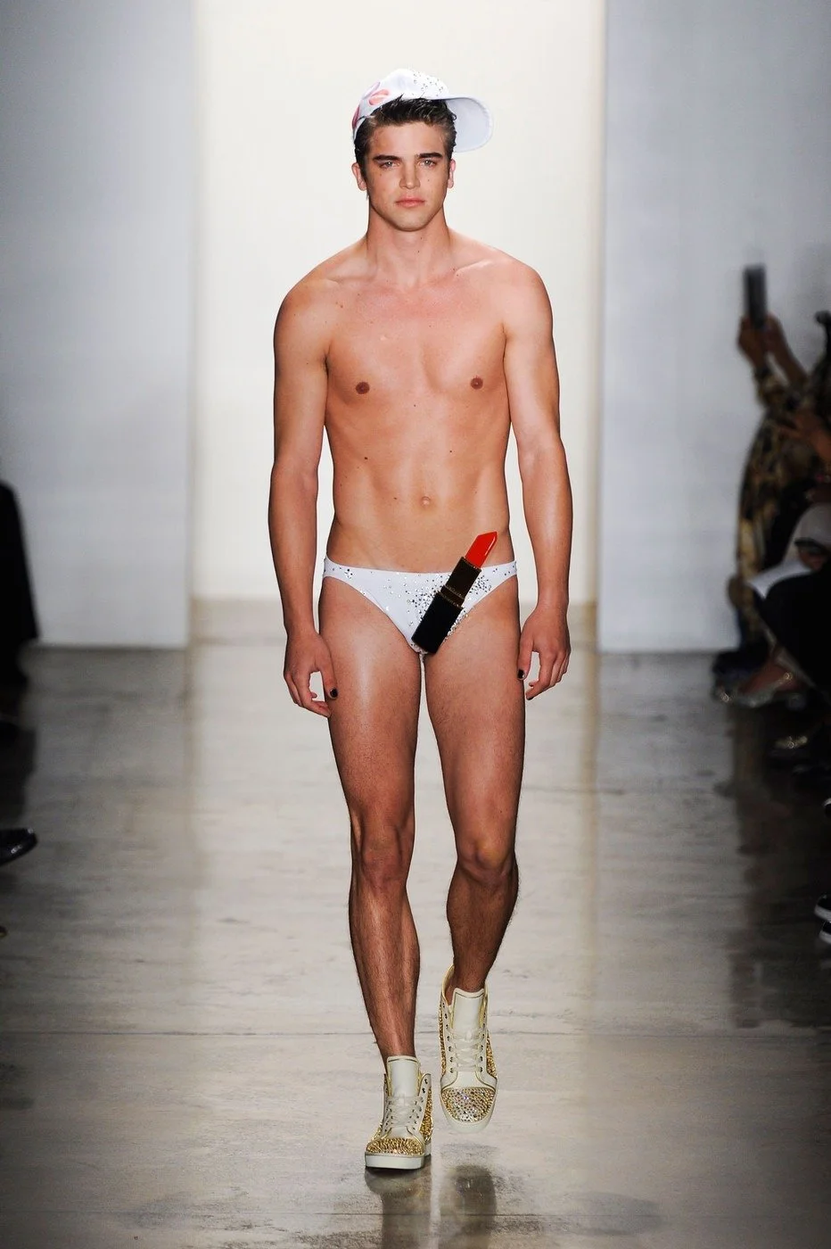 Хусейн Чалаян голая мода