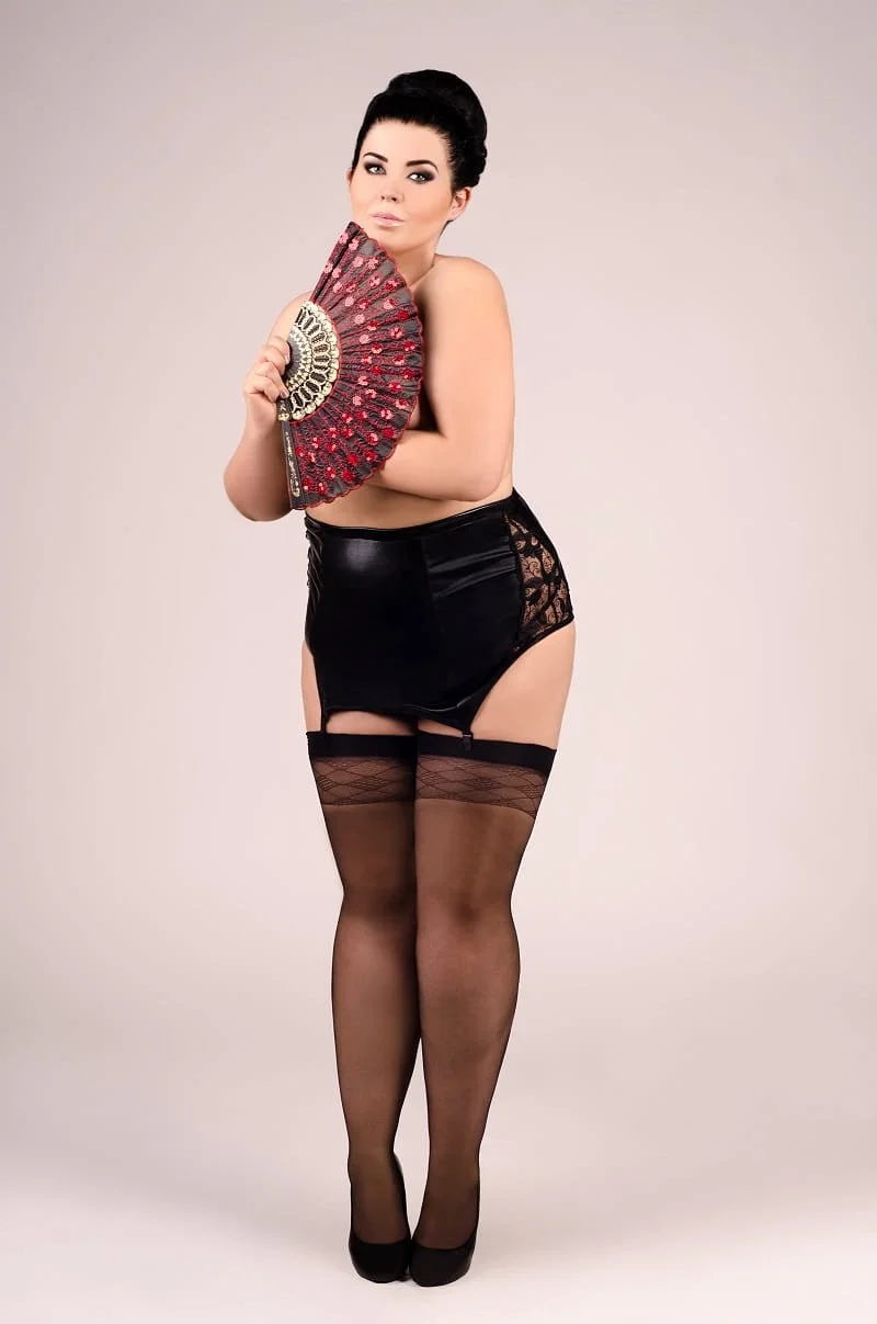 Пухленькие ножки в чулочках