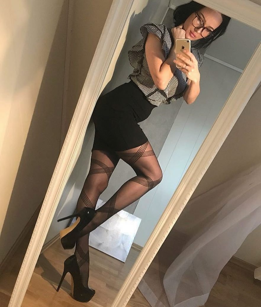 Юные красавицы в чулочках