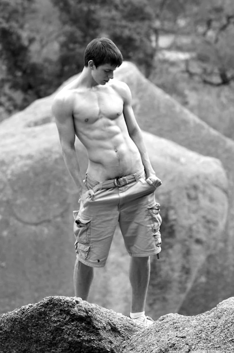 Тайлер Никсон в плавках