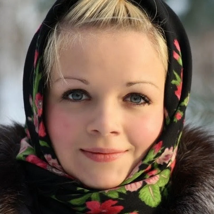 Славянская внешность девушки