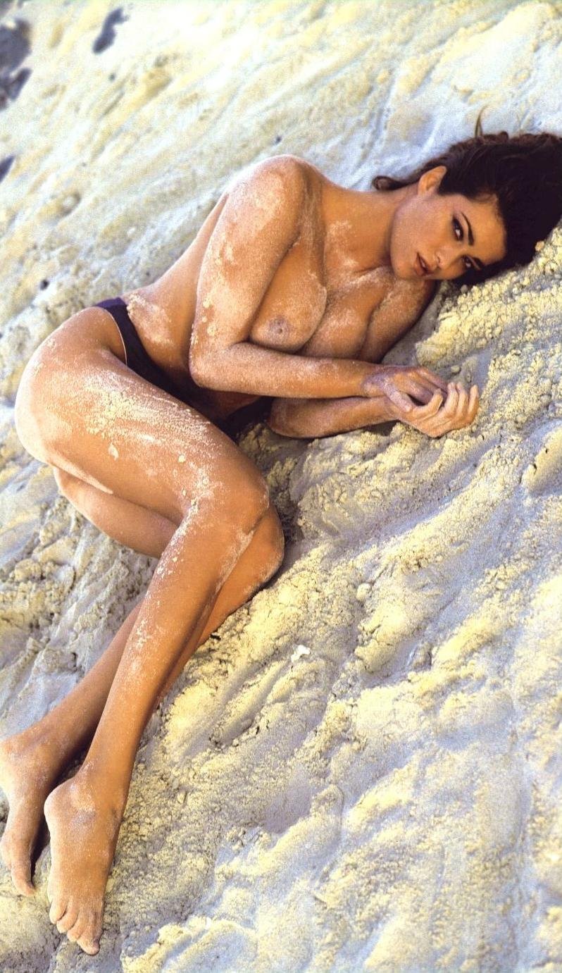 Мануэла Аркури итальянская актриса 18 +