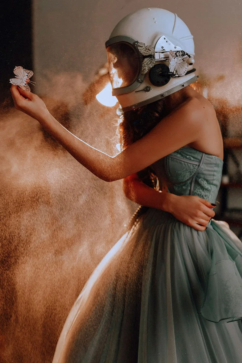 Фотосессия в каске девушка