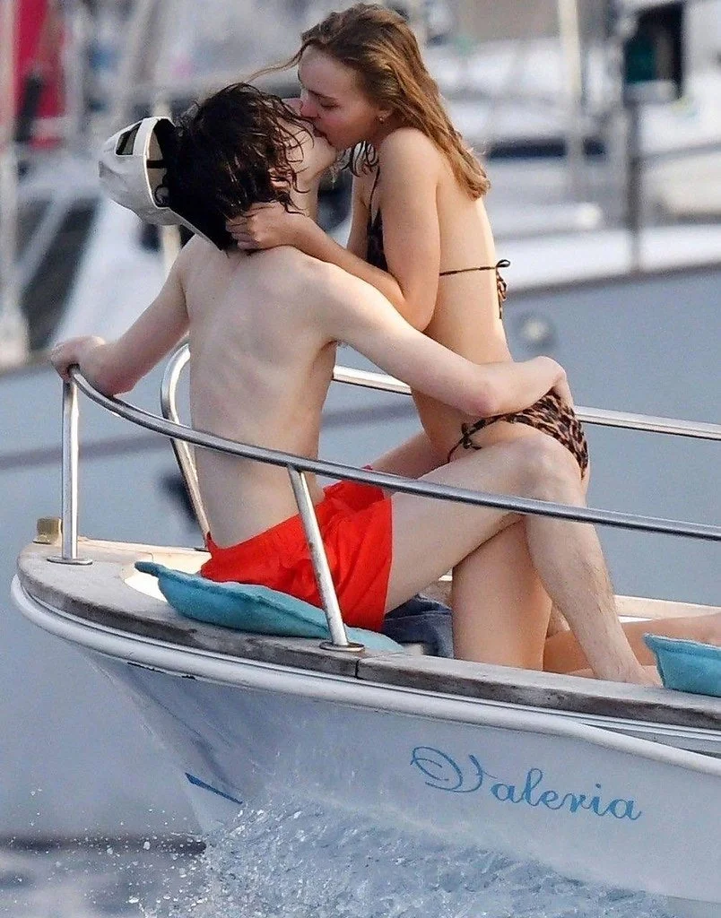 Лили-Роуз Депп feet