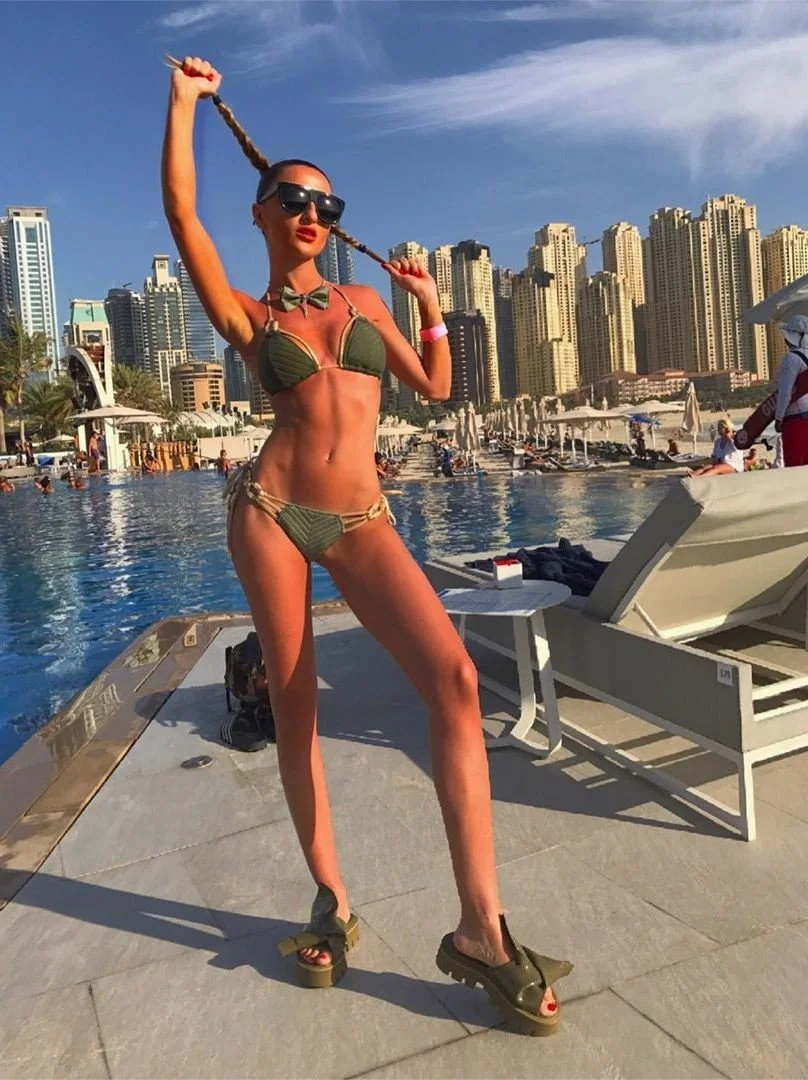 Голая жена Эсекиэля Гарая