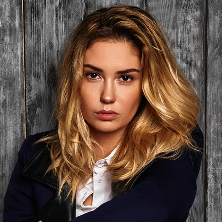 Агата Муцениеце на Мальдивах