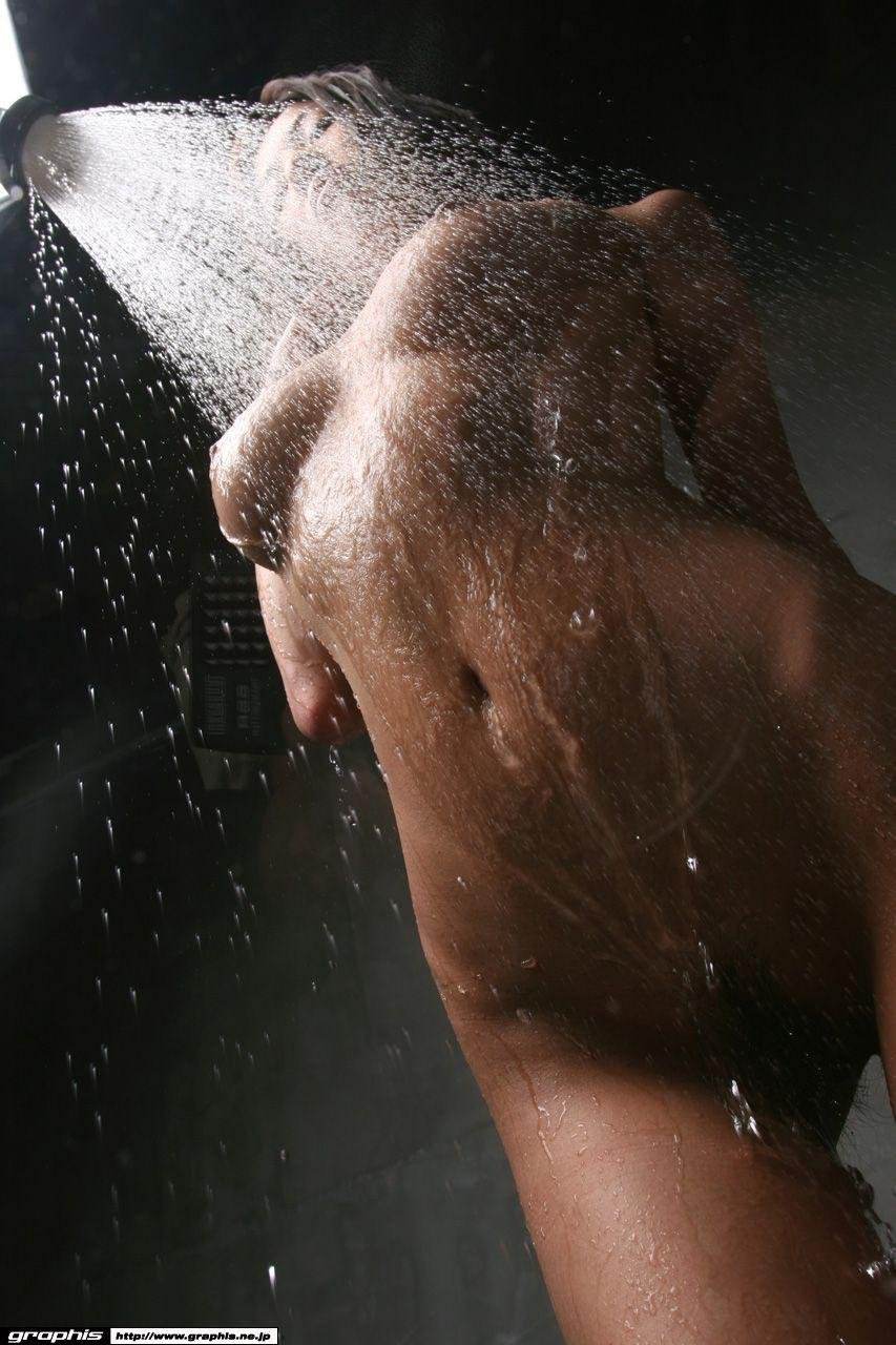 Эротическая фотосессия в душе