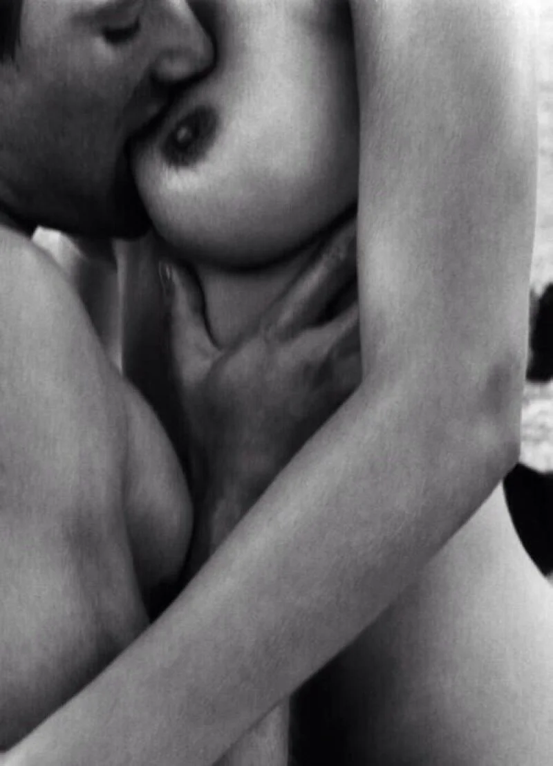 Эротические ласки женской груди