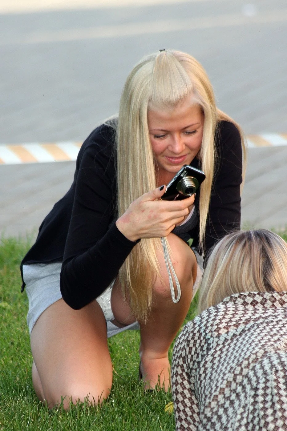 Случайные девушки без трусов