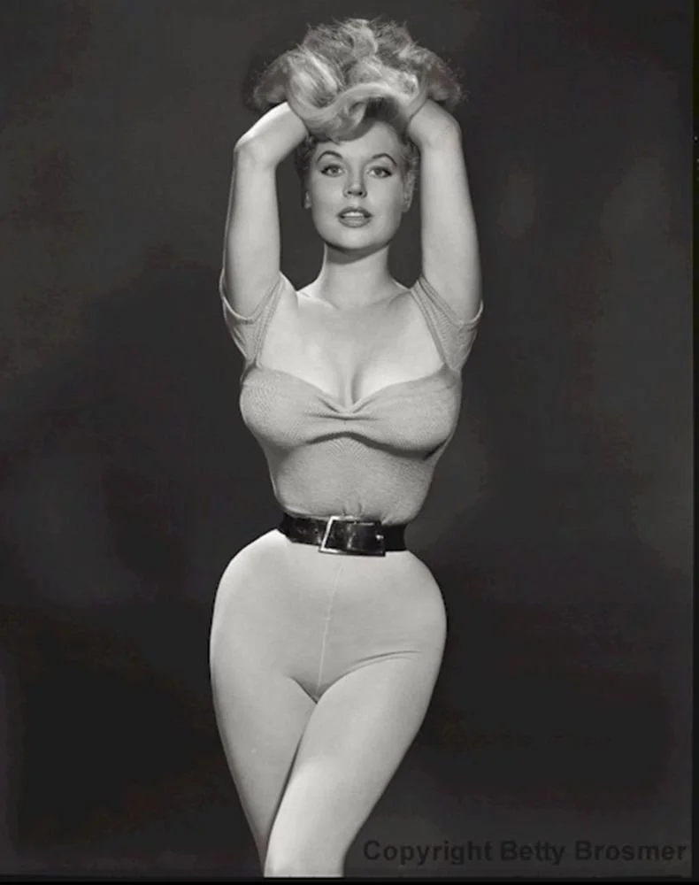 Бетти Бросмер (Betty Brosmer) голая