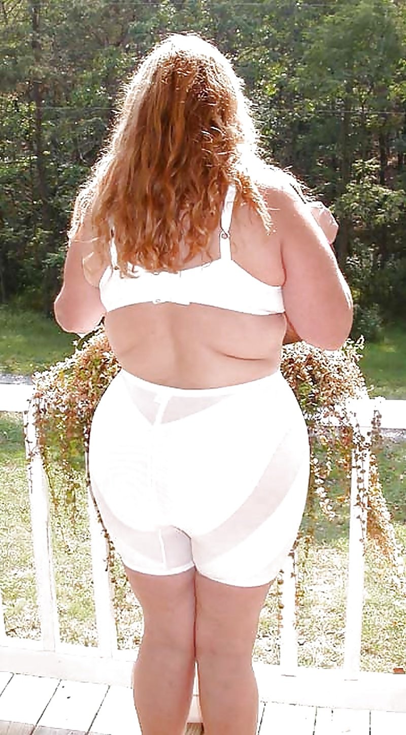 Пухлые женщины в панталонах