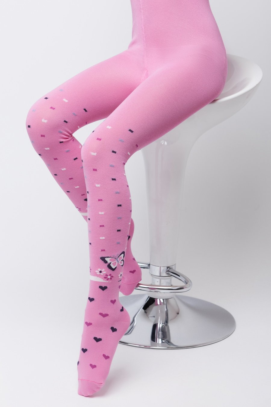 Девушка в леггинсах и в колготках