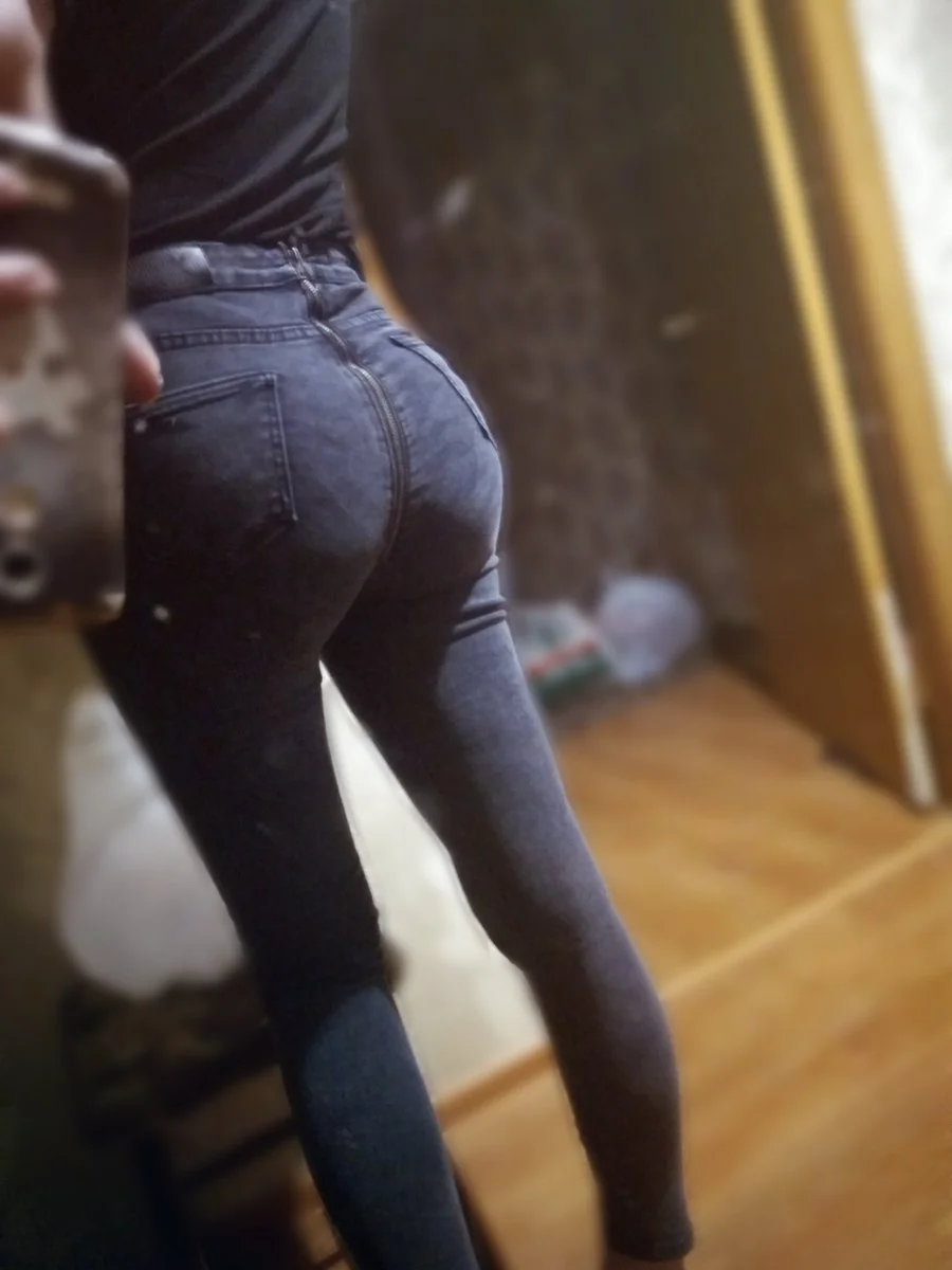 Красивые попки в джинсах